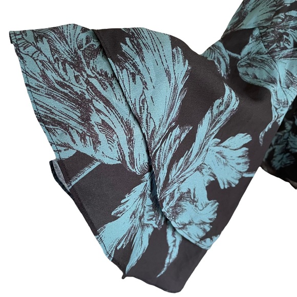 C/MEO COLLECTIVE Sz L v-neck black blouse with teal floral print +bell sleeves🏅 - Picture 5 of 12